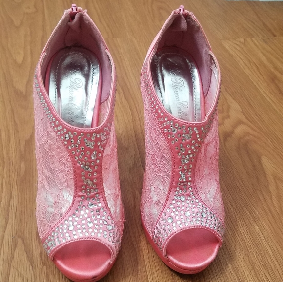 Pink Lace Stiletto - Picture 2 of 2